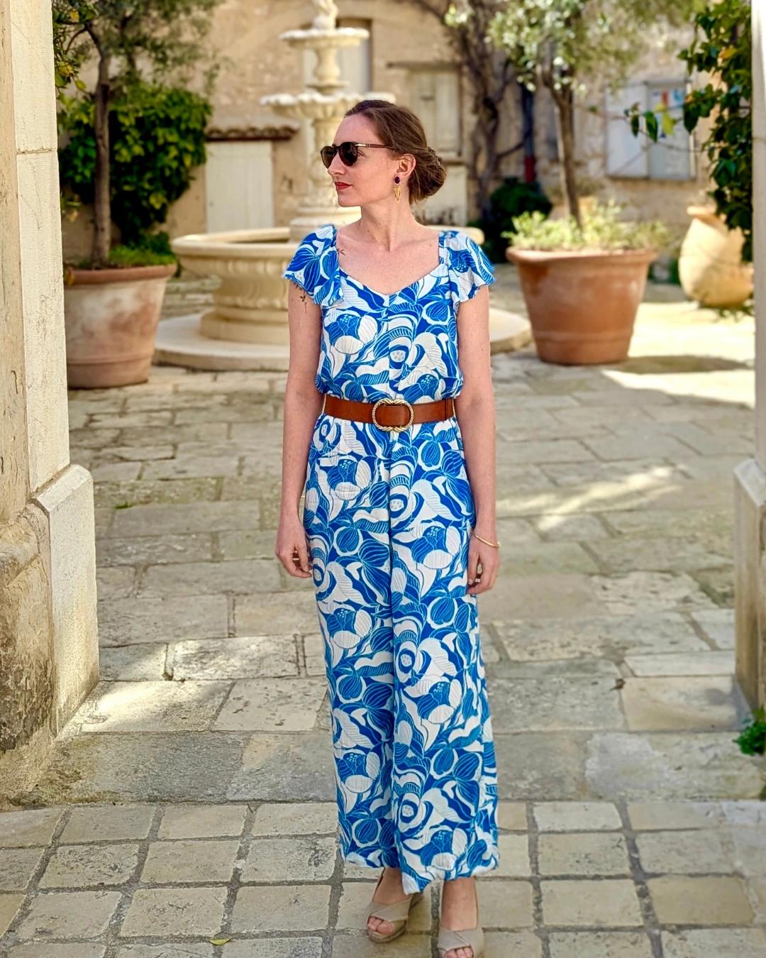 tissu motif pivoines pour la couture, bleu