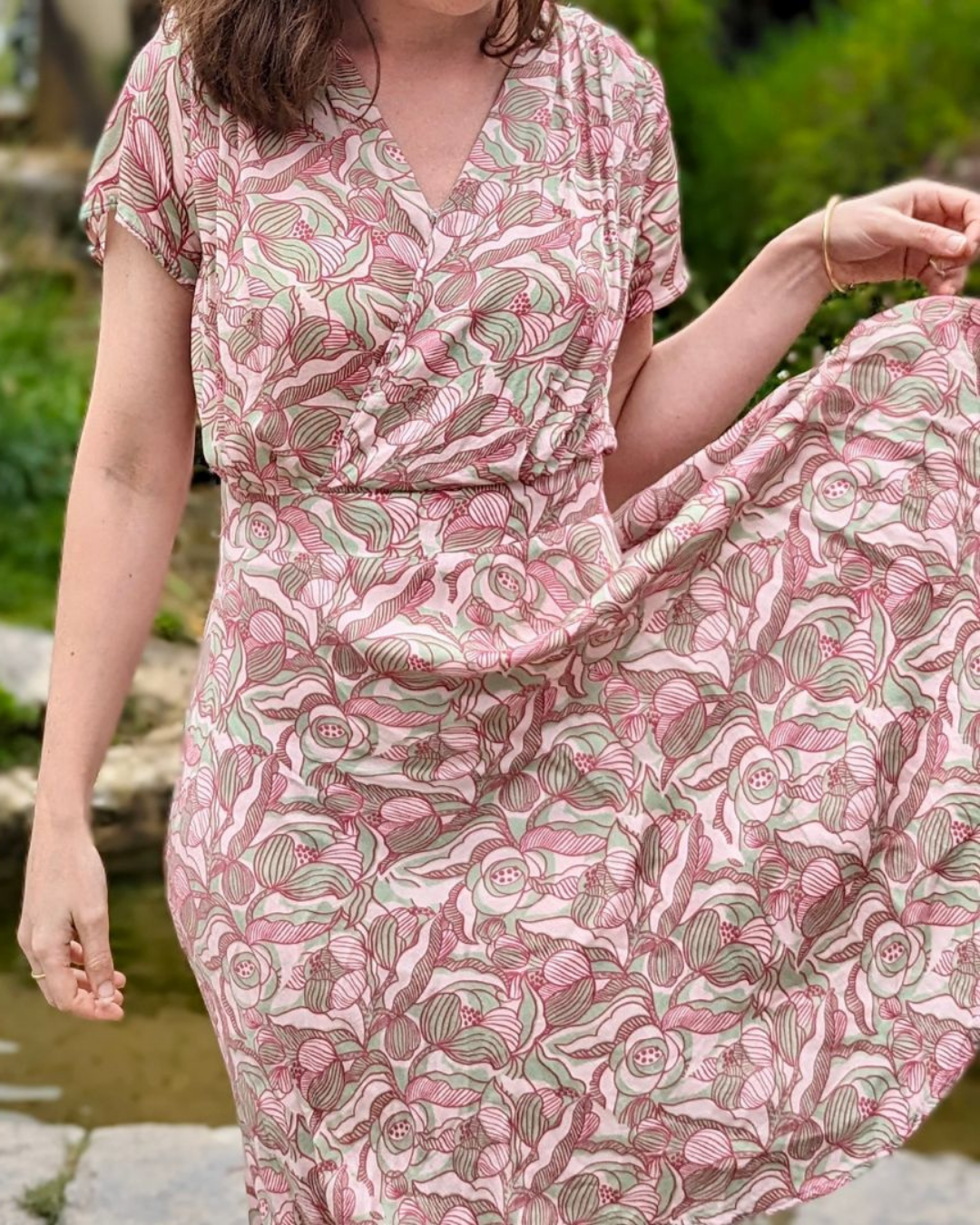 tissu motif pivoines roses pour la couture