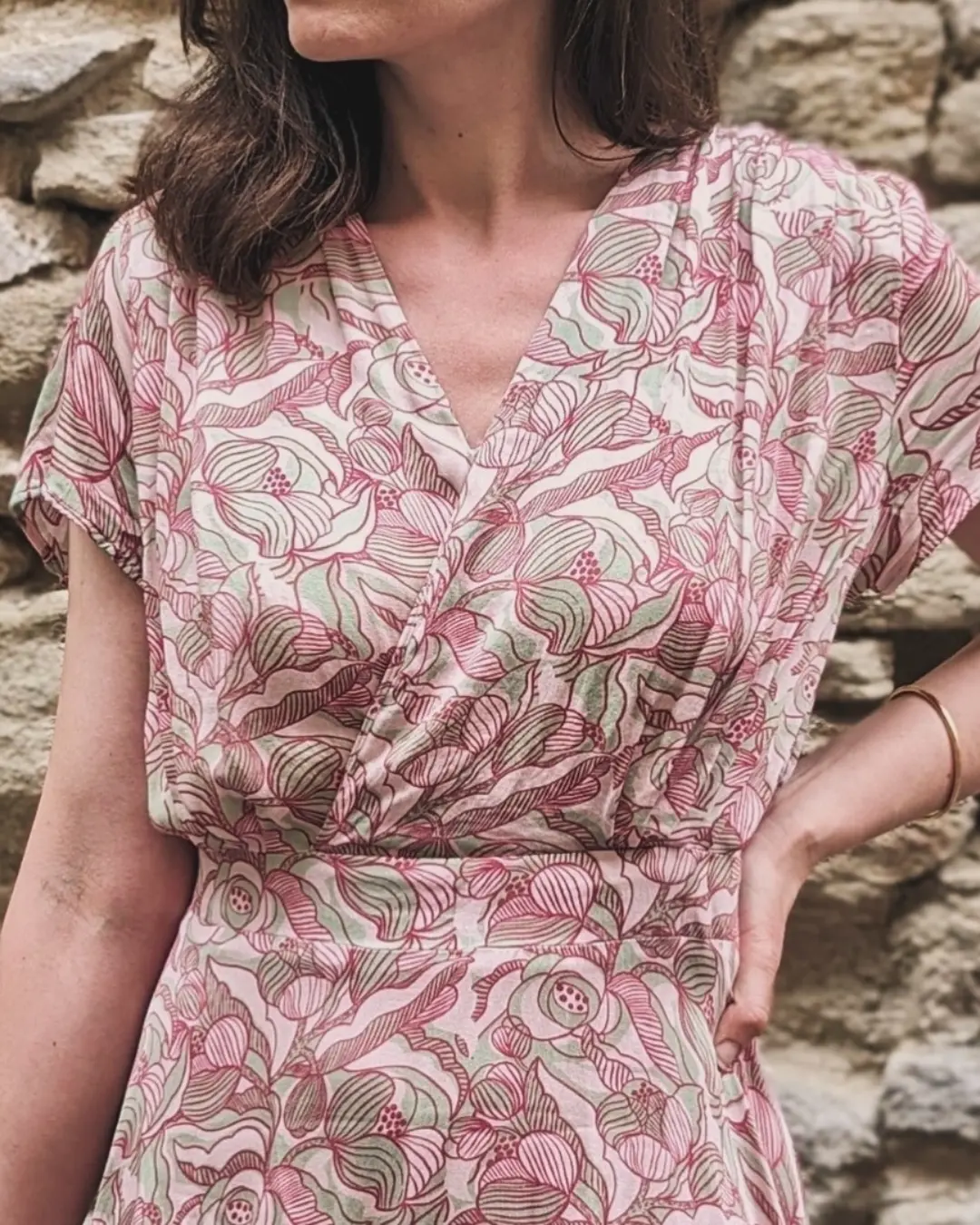 tissu motif pivoines roses pour la couture