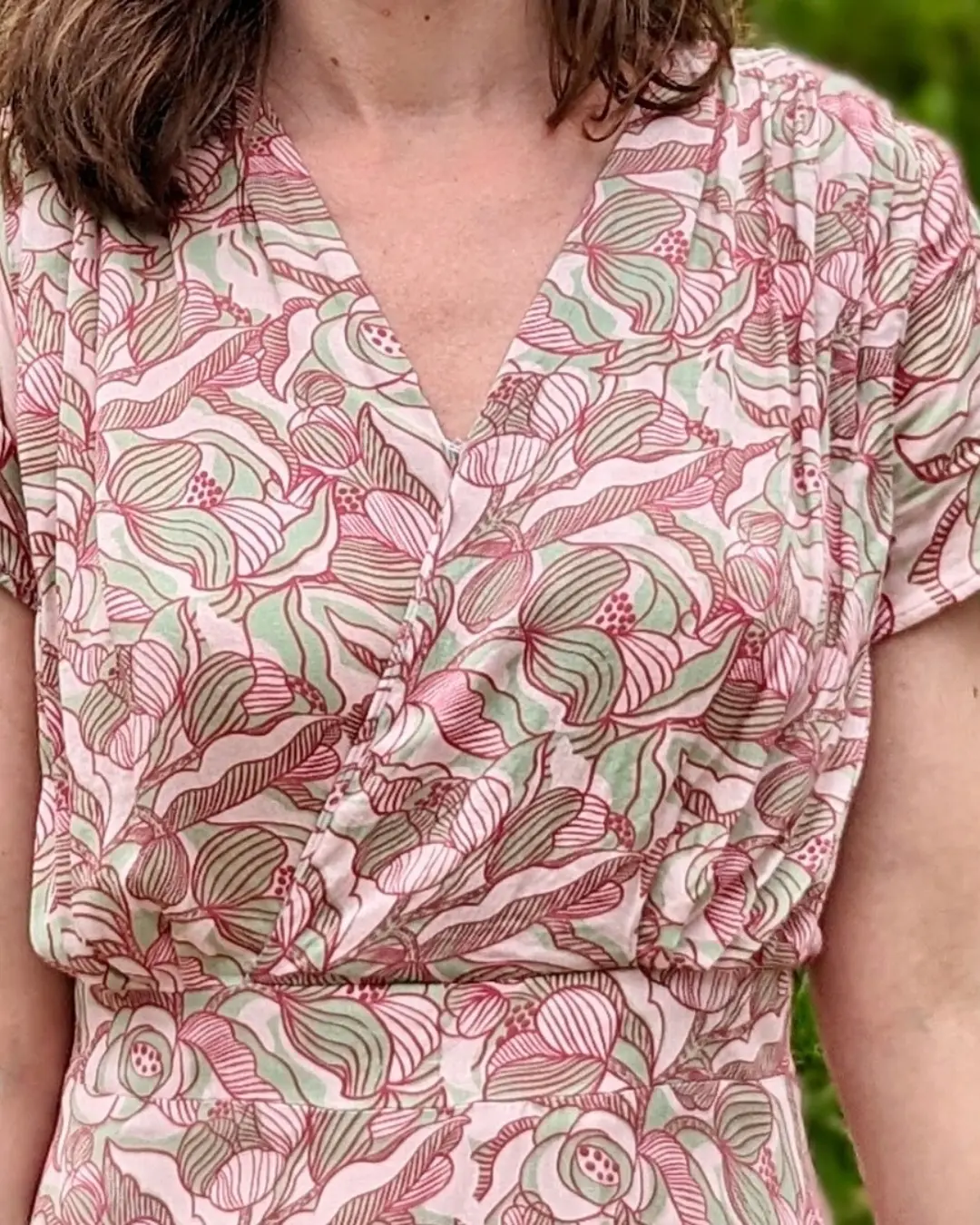 tissu motif pivoines roses pour la couture