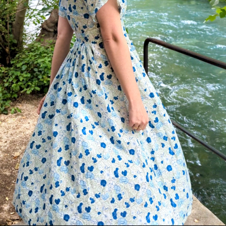 Tissu petites fleurs bleues