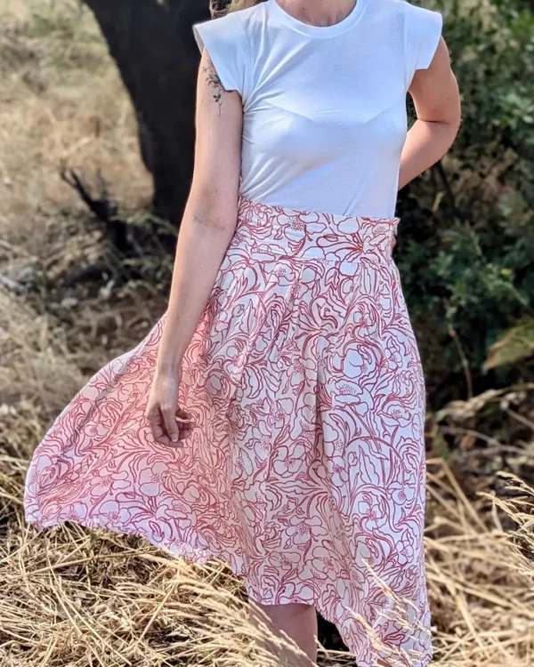 Patron de jupe cousue dans une viscose imprimée