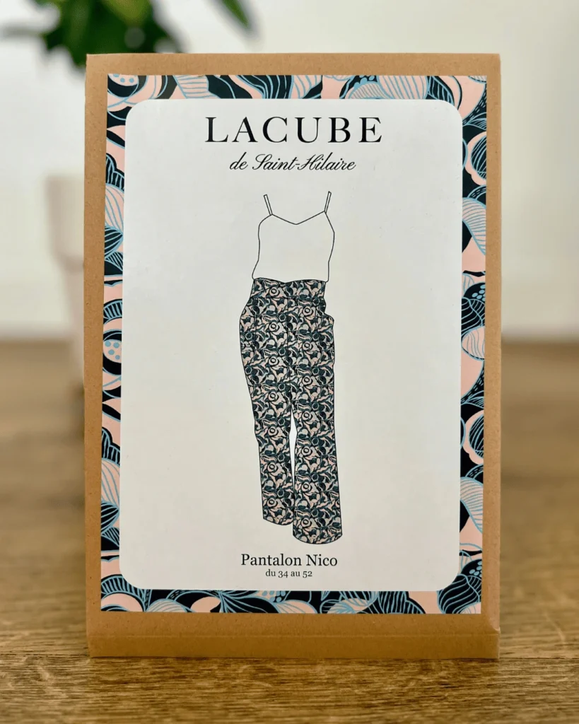 Patron de couture format pochette du pantalon Nico, niveau débutant, ceinture asymétrique, poches et taille élastique