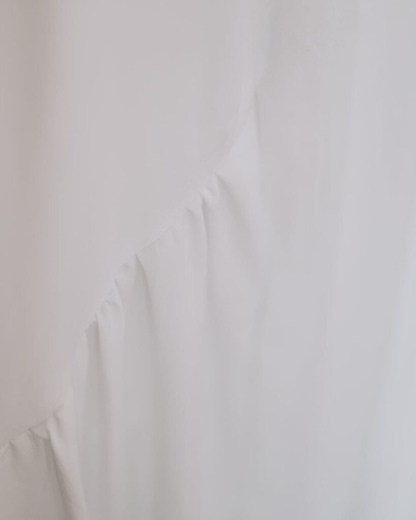 Détail fronces de la robe althéa, patron de couture de robe de mariée bohème