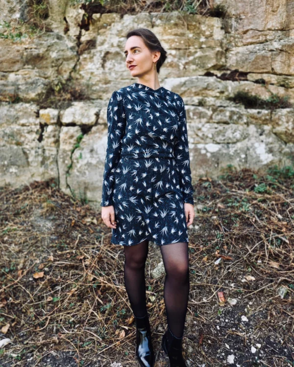 Patron de couture de robe sophistiquée et élégante pour l'automne hiver