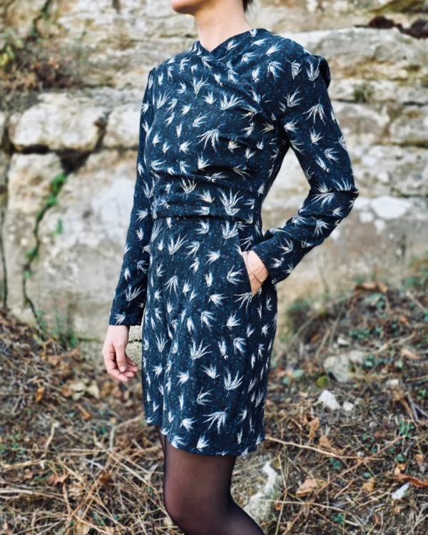 patron de couture robe avec plissé et porte feuille, parfaite pour un mariage d'hiver