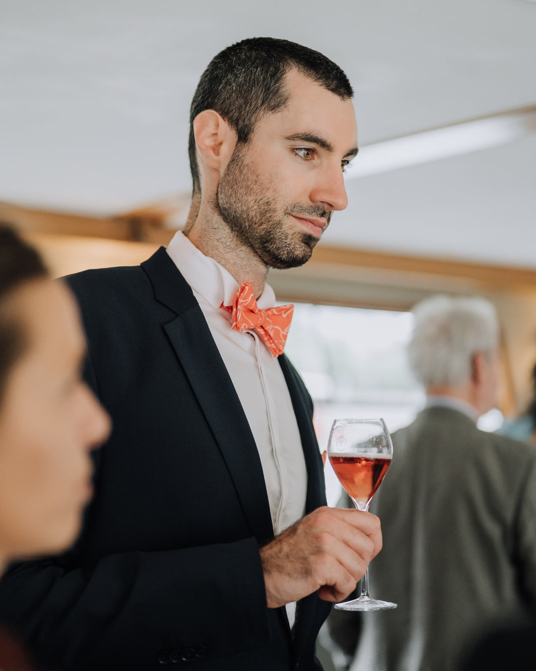 Patron gratuit de noeud papillon et pochette coordonnés pour mariage
